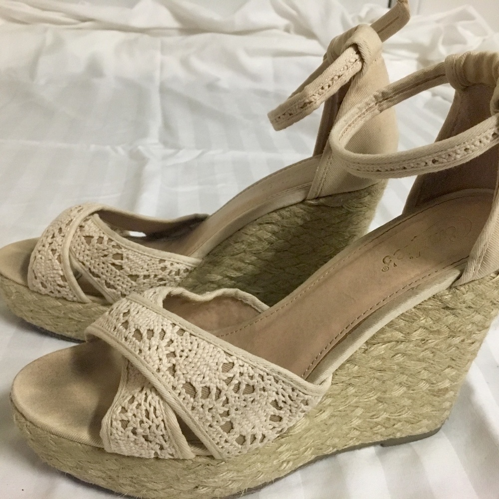 Nude wedges
